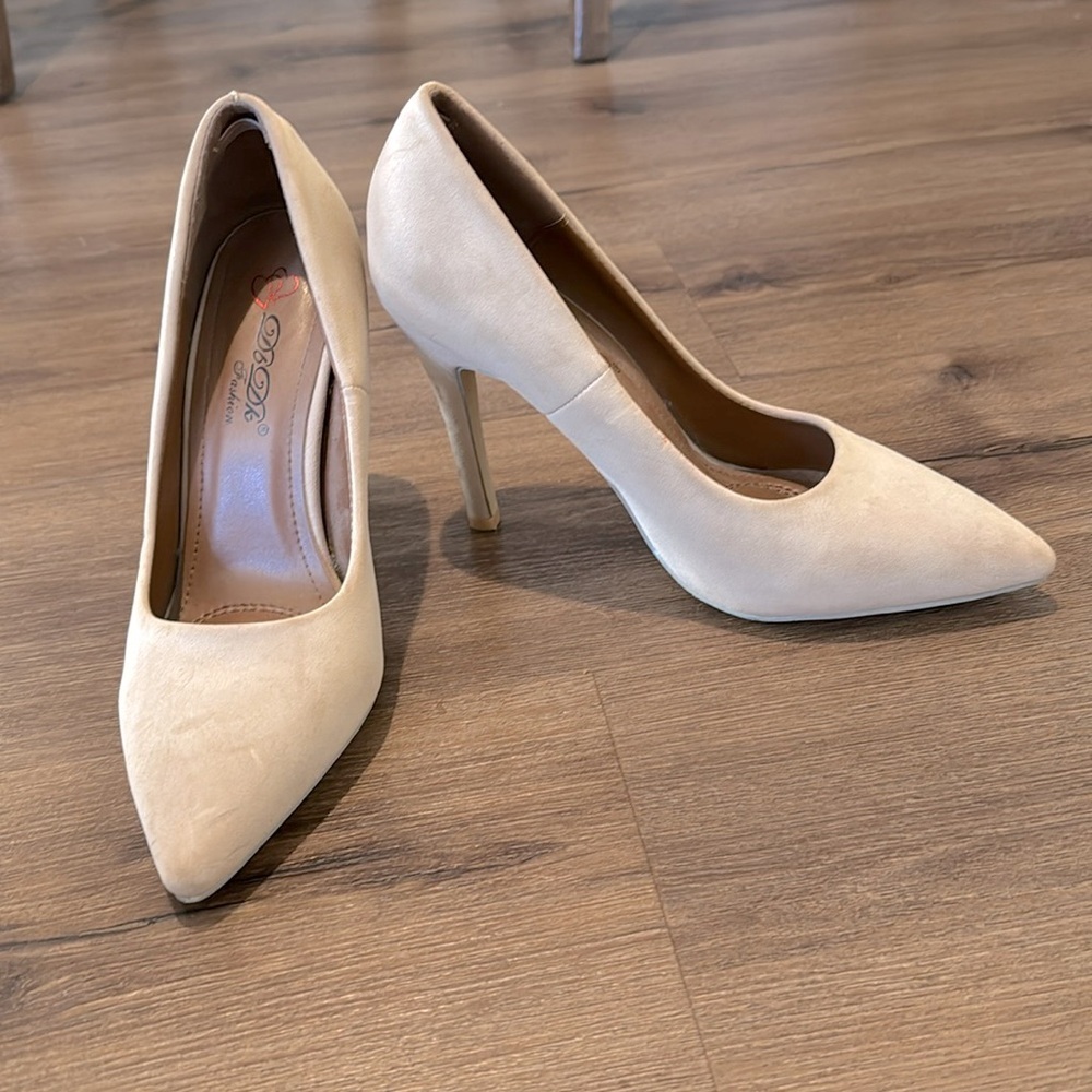 DbDk Fashion Woman's Tan Suede Pumps, Size 8